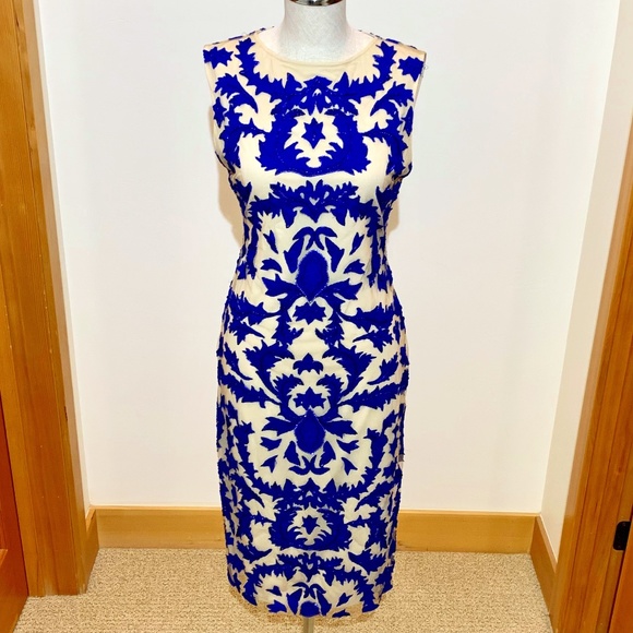 Alice + Olivia Dresses & Skirts - 💥Dazzling Alice + Olivia Sheath Dress - Size 6 -Royal Blue and Ecru✨